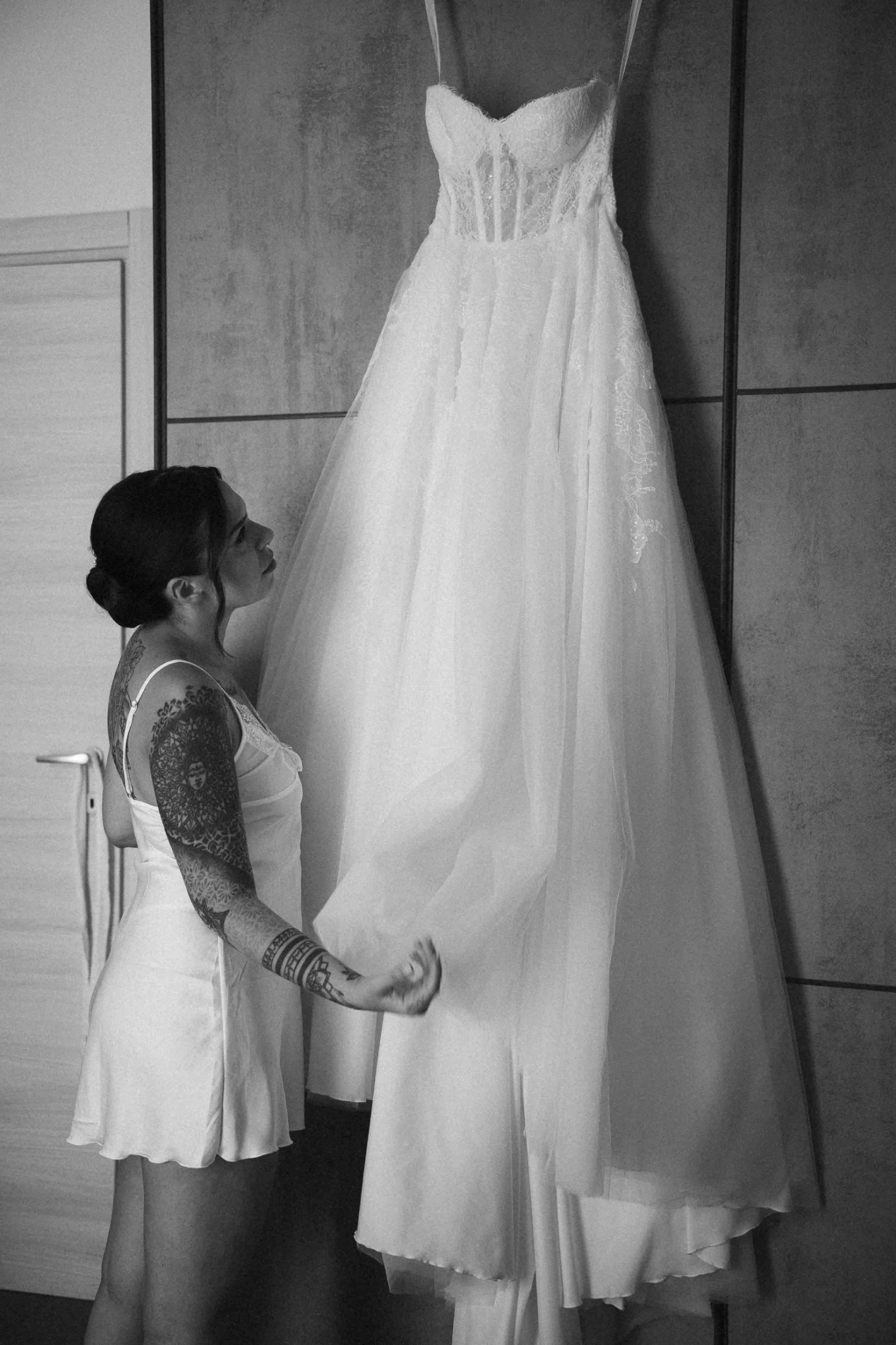 Una bambina con l’abito della sposa